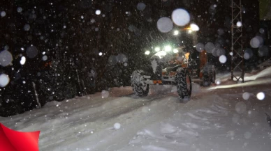 Yılın İlk Karı Yağdı, Yollar Ulaşıma Kapandı!