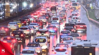 Yeni haftanın ilk iş gününde İstanbul'da trafik kilit!