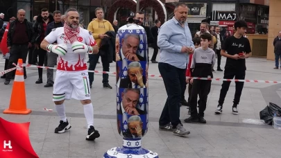 Rize'de ilginç protesto! Netanyahu'yu yumrukladı...