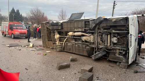 Balıkesir'de okul servisi, TIR'la çarpıştı: 8 öğrenci ağır yaralı