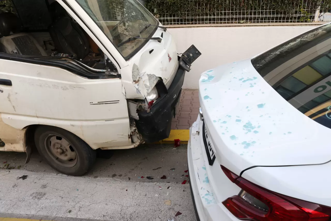 Yarın kıyamet kopacak' deyip minibüs çaldı! Polis film gibi operasyonla  yakaladı