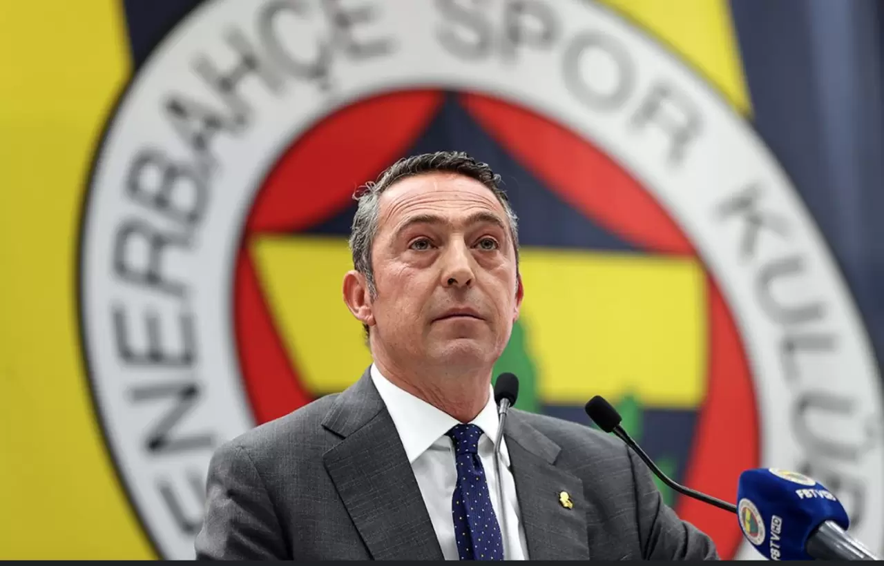 Fenerbahçe'de başkan Ali Koç, bu sezon da zirveden uzaklaşıldıkça eleştirilmeye başlarken tribünlerde 'istifa' sesleri yükselmeye başlamış durumda.