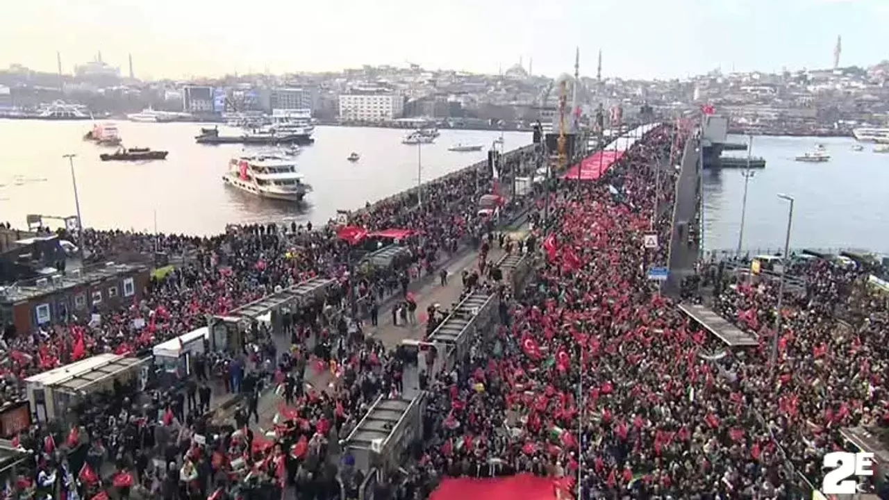 Galata Köprüsü'nde düzenlenen Filistin'e destek yürüyüşü - Eskişehir  Haberleri