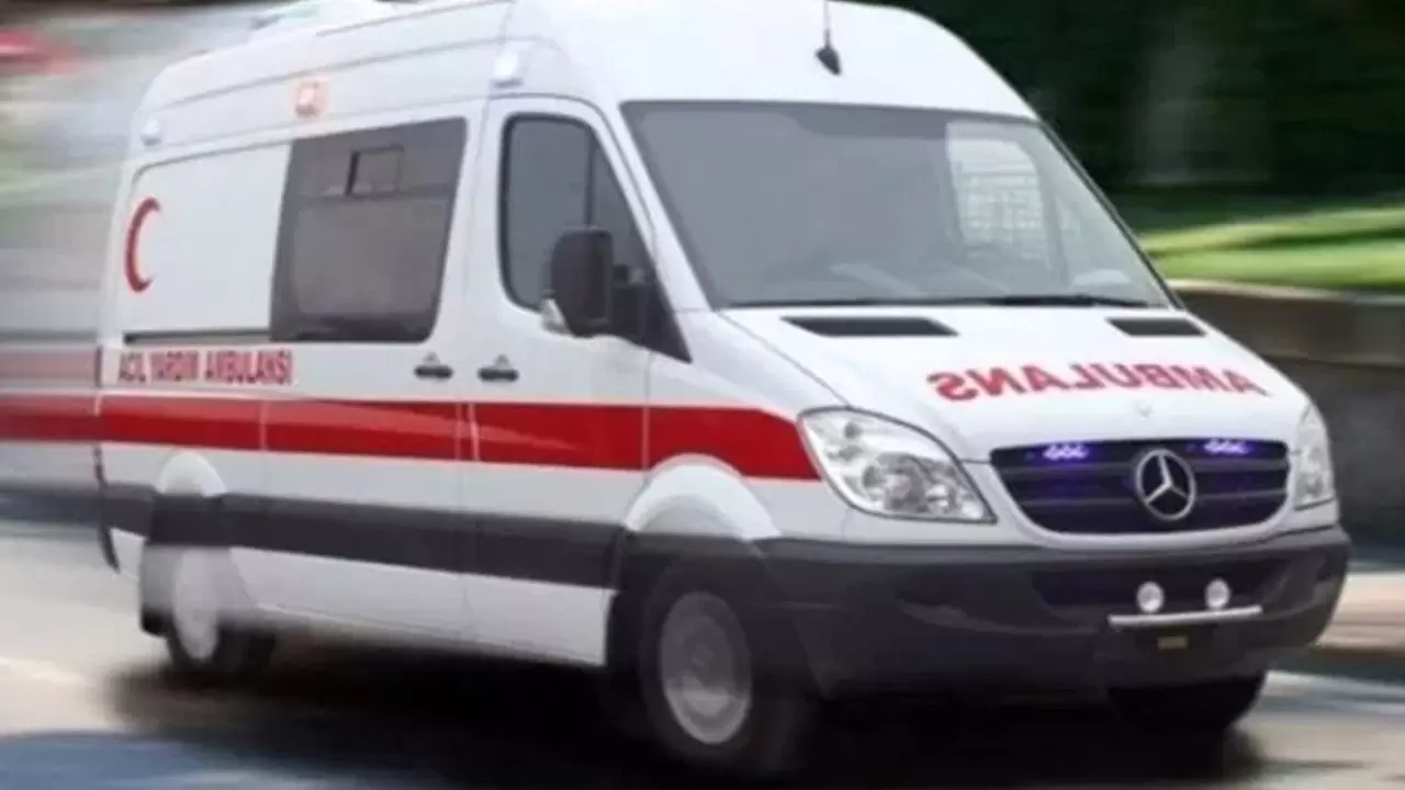 Ambulans ile otomobil çarpıştı: 9 yaralı - Diyarbakır Olay Gazetesi:  Diyarbakır Son Dakika Yerel Haberler, Diyarbakır Haberleri | Diyarbakır  Haber | Diyarbakır Gündem