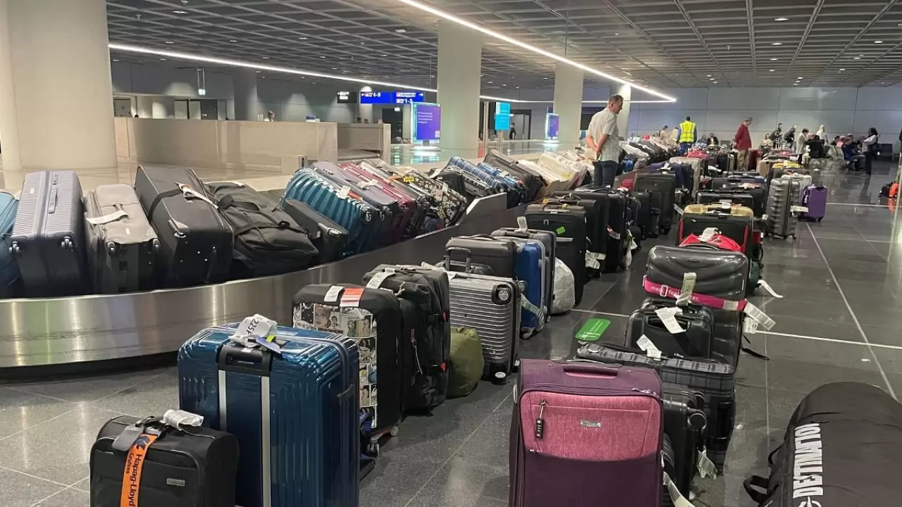 How to keep your luggage safe as European airports lose hundreds of bags |  Euronews