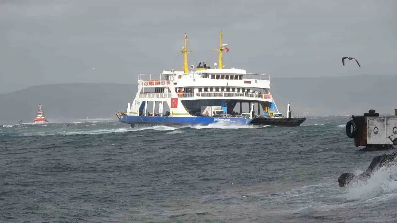 Fırtına nedeniyle Çanakkale Boğazı'ndaki tüm feribot seferleri durduruldu -  Gazete Rize / Rize Haber / Son Dakika Rize Haberleri