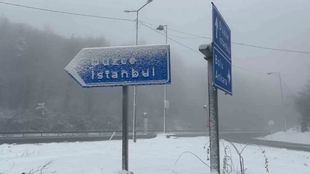 Bolu Dağı'nda kar yağışı ve sis etkili oluyor